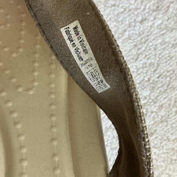 CROCS Women's Beige Sandals - Picture 9 of 11